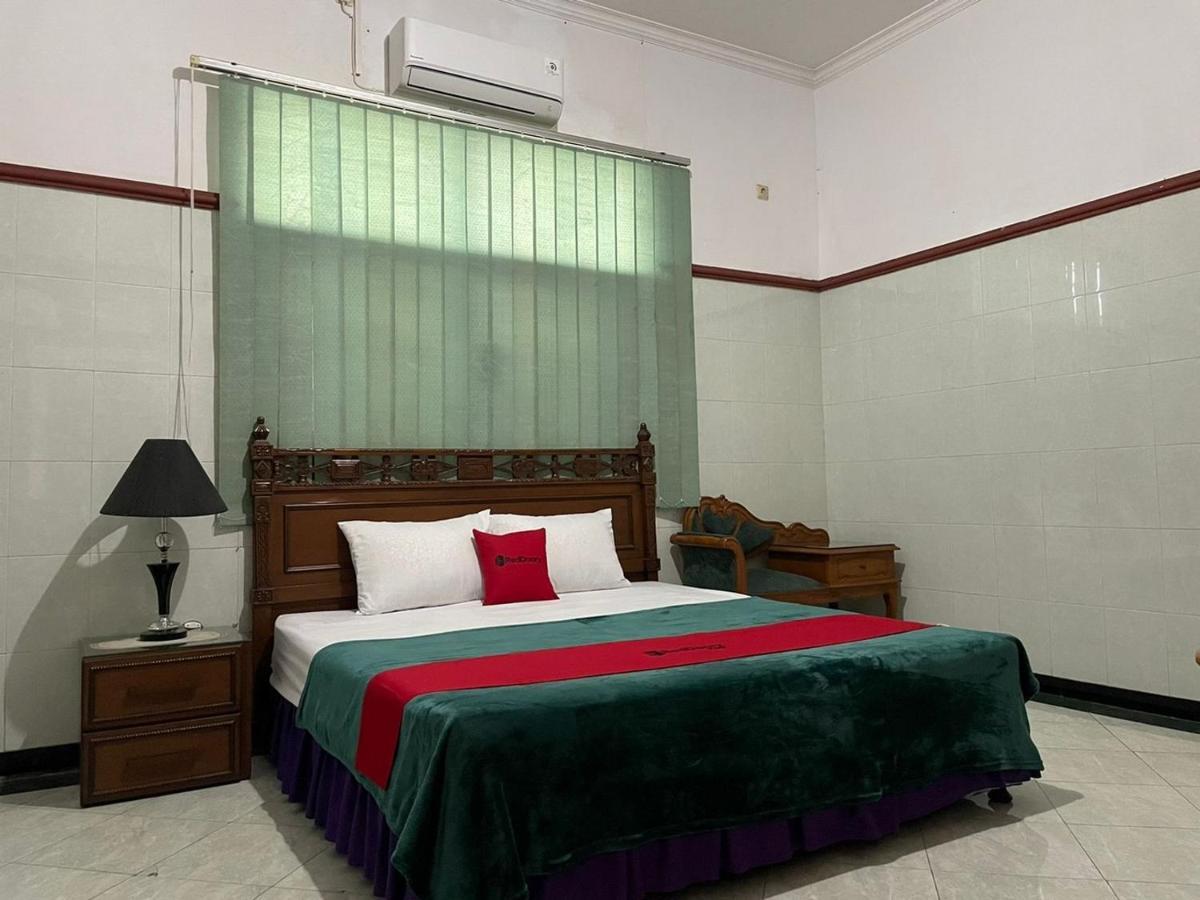 Reddoorz Syariah @ Karang Pilang Hotel Karangpilang Exterior photo
