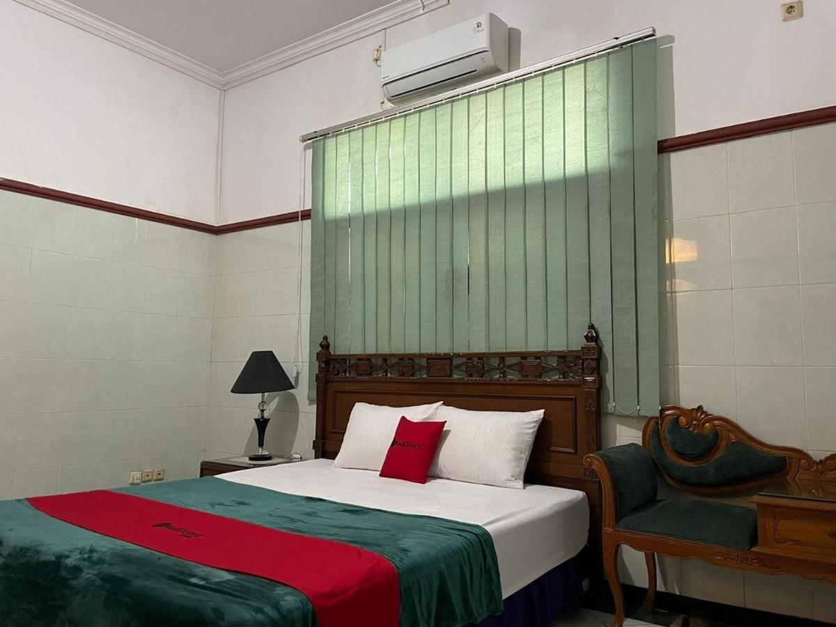 Reddoorz Syariah @ Karang Pilang Hotel Karangpilang Exterior photo